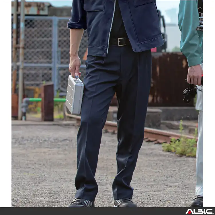 作業着 エコマーク認定 帯電防止 スラックス【AL703-MRJ】 モデル写真