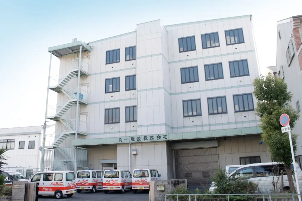 自社物流センターで商品管理